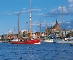 Segelboote im Stadthafen von Rostock
